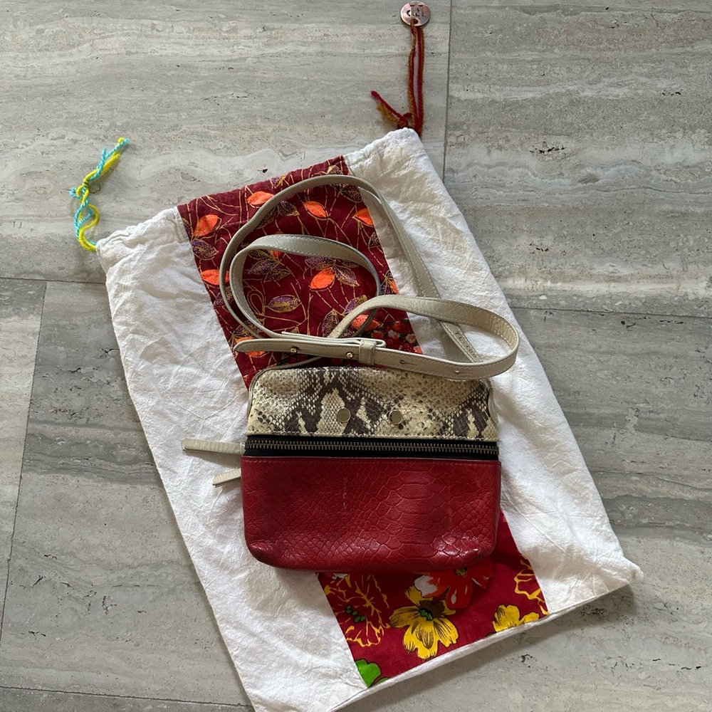 TL-180 Leather Shoulder Bag